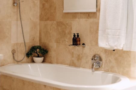 eikehoff-shower.jpg